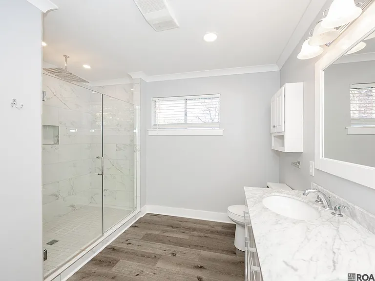 423 Avenue E — Photo 12