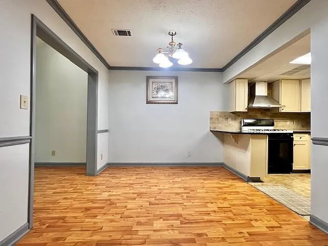 3 bed, 2.0 bath, 1241 sqft, $2,095 — Photo 4