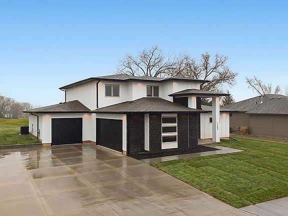 2nd image of 1649 Ridge Way