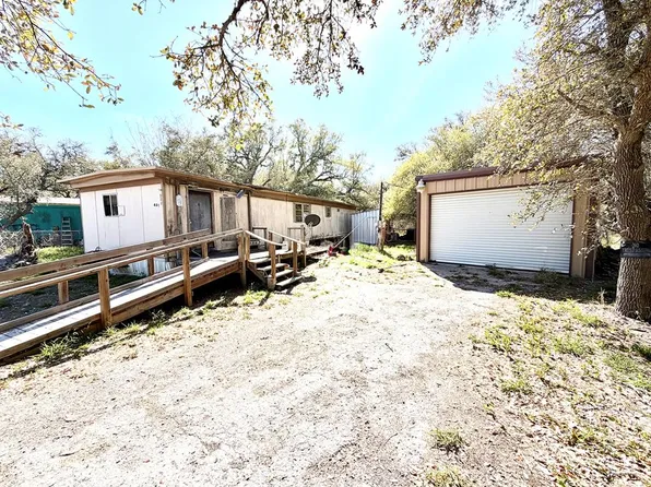 401 Sunset Dr, Rockport, TX 78382