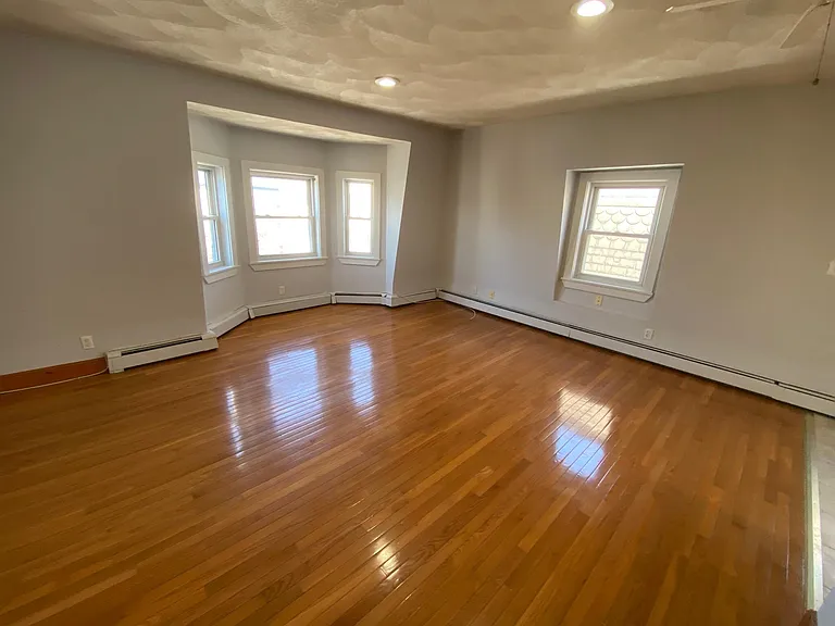 78 Newton St — Photo 5