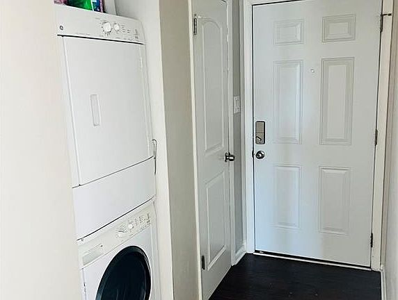 2nd image of 1140 E Ocean View Ave APT B