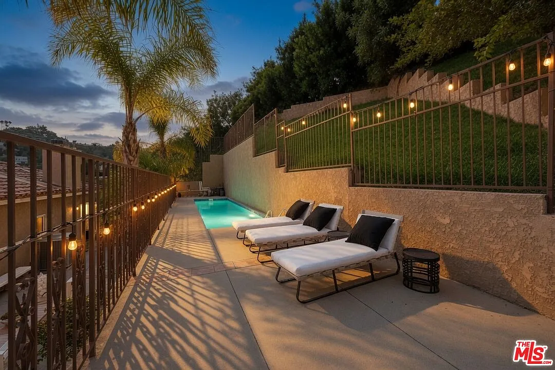 6 bed, 4.0 bath, 3936 sqft, $10,750 — Photo 1
