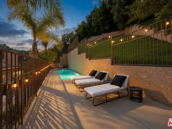 15330 Del Gado Dr, Sherman Oaks, CA 91403