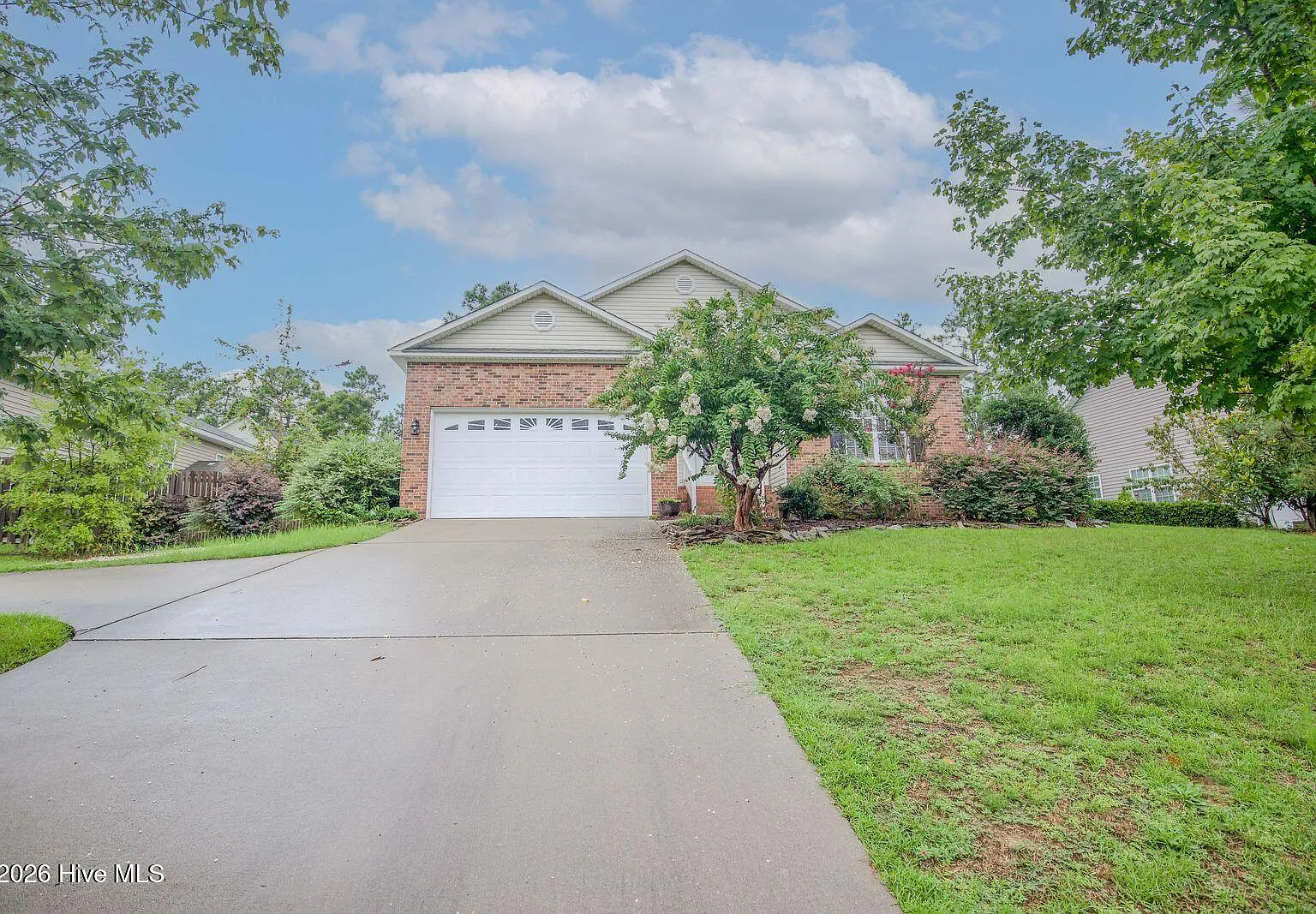 3 bed, 2.0 bath, 1872 sqft, $2,100 — Photo 2