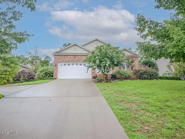 13 Barkley Ln — Photo 2