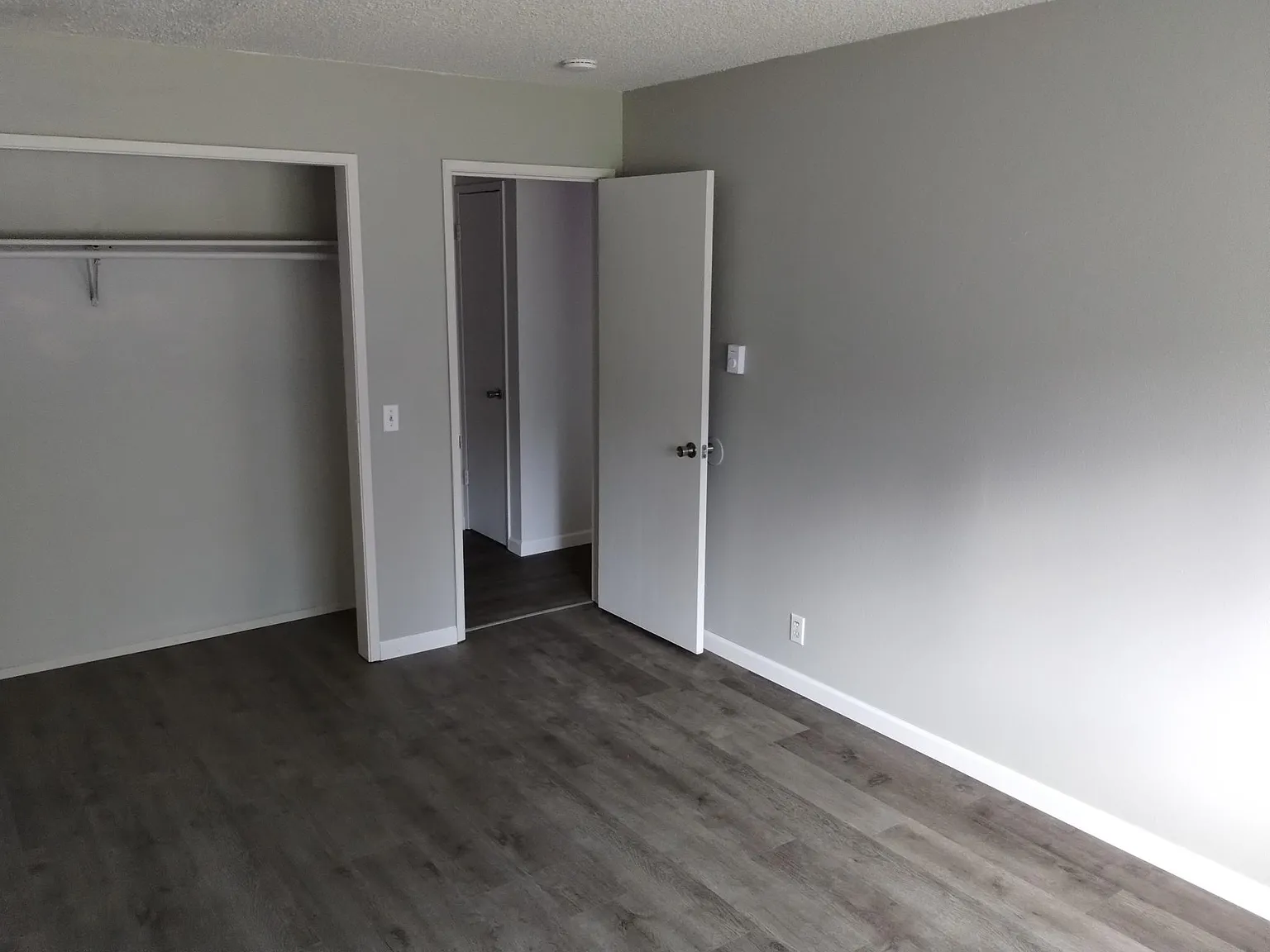 303 17th St SE — Photo 2