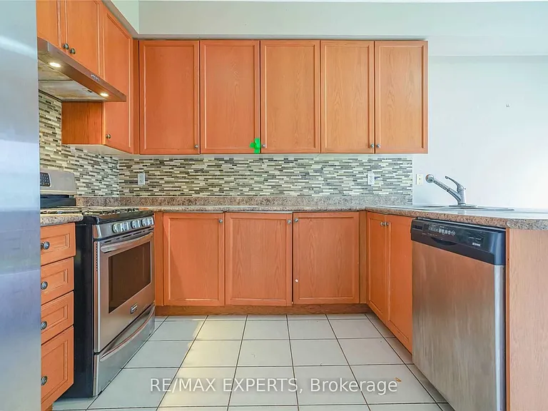 33 Saltspring Dr — Photo 10