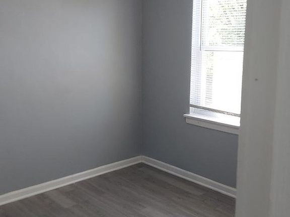 4th image of 1360 Wentworth Ave
