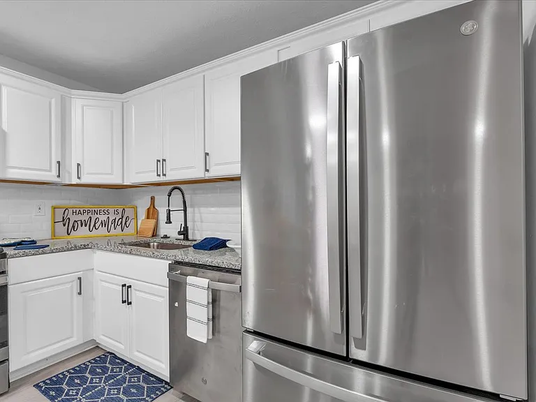 54 Mildred Ct — Photo 9