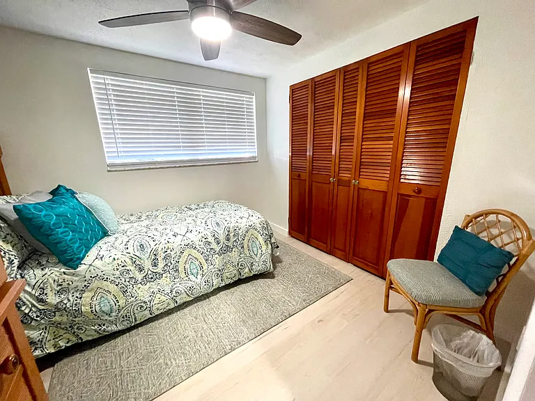 575 Randolph Rd — Photo 15