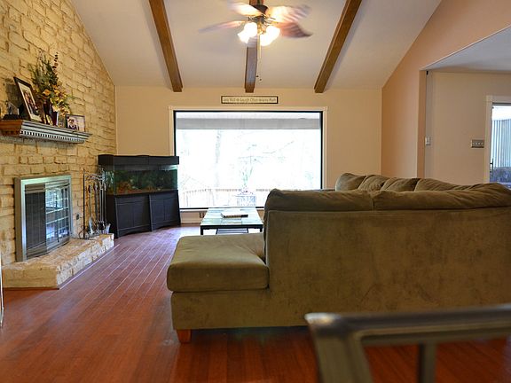 3rd image of 2509 Pecan Dr