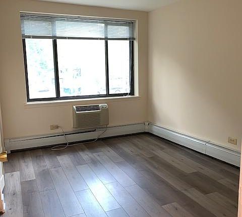 3rd image of 524 W Deming Pl #205