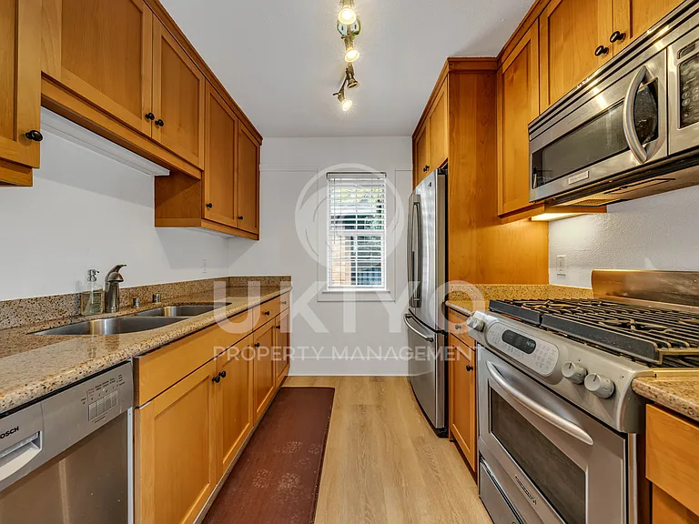620 Alcatraz Ave #D — Photo 12