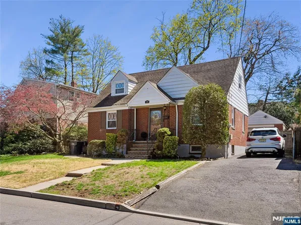 182 Carlson Pl, Bergenfield, NJ 07621