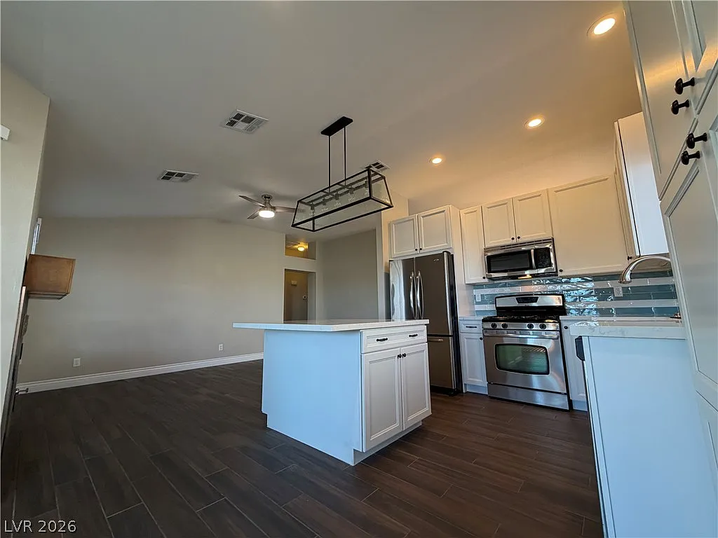 4 bed, 2.0 bath, 1524 sqft, $2,245 — Photo 4
