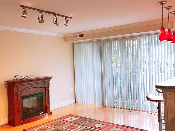 3rd image of 5604 Bloomfield Dr APT 203