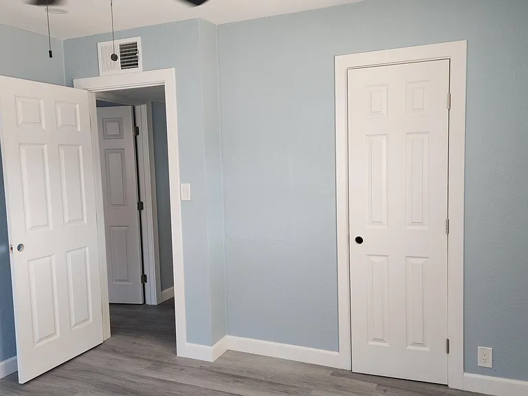 5002 S 36th Dr — Photo 4