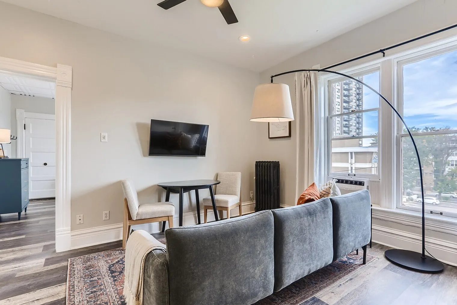 1 bed, 1.0 bath, 473 sqft, $2,687 — Photo 3