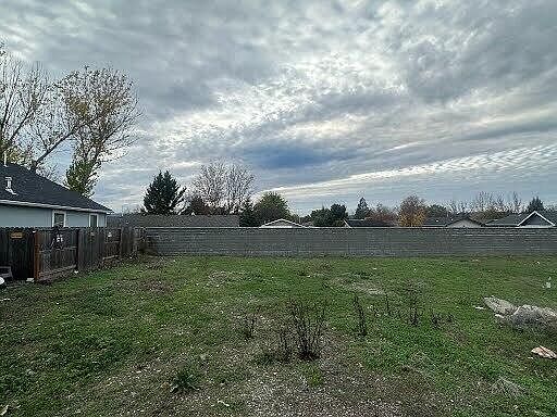 2nd image of 7689 Calaveras St