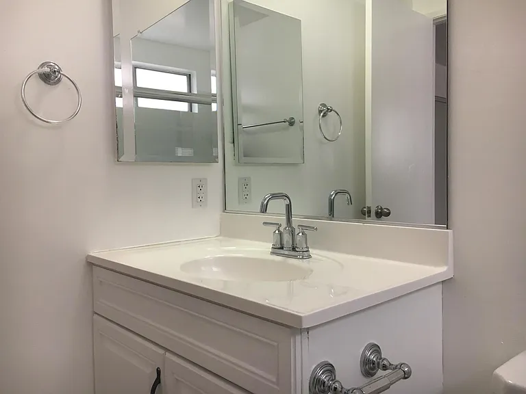 1236 Amherst Ave — Photo 12