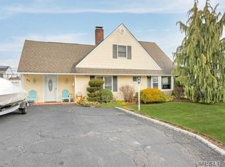 94 Bloomingdale Rd, Levittown, NY 11756