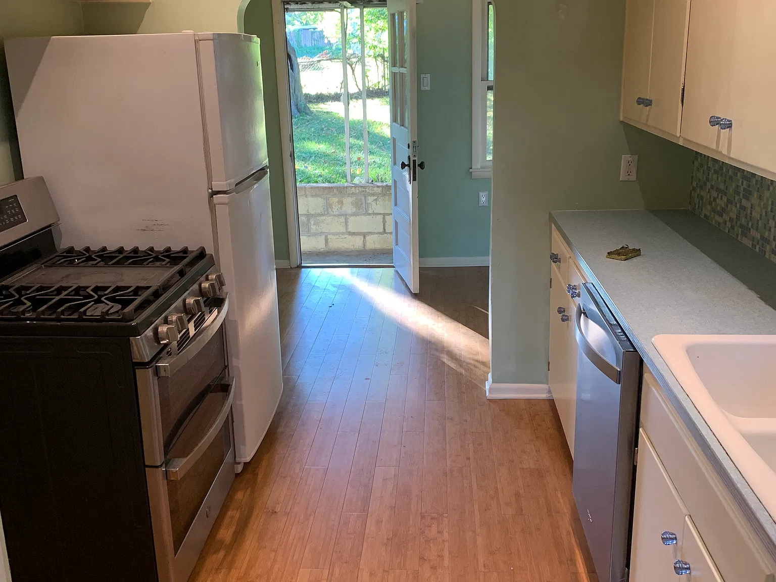 2 bed, 1.5 bath, 1200 sqft, $1,400 — Photo 4