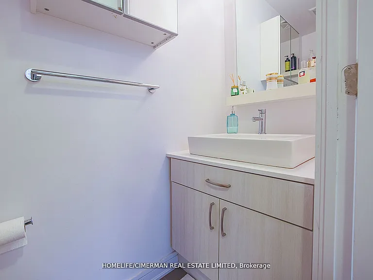 9191 Yonge St #103 — Photo 3