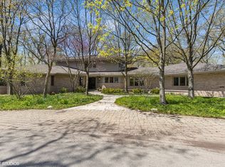 328 Crescent Dr, Lake Bluff, IL 60044