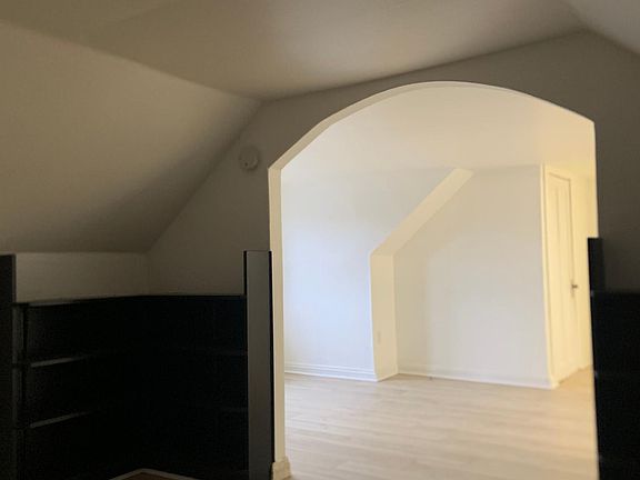 5th image of 1800 Greenup St #3