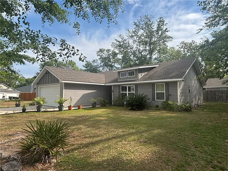 121 Callie Cir — Photo 2
