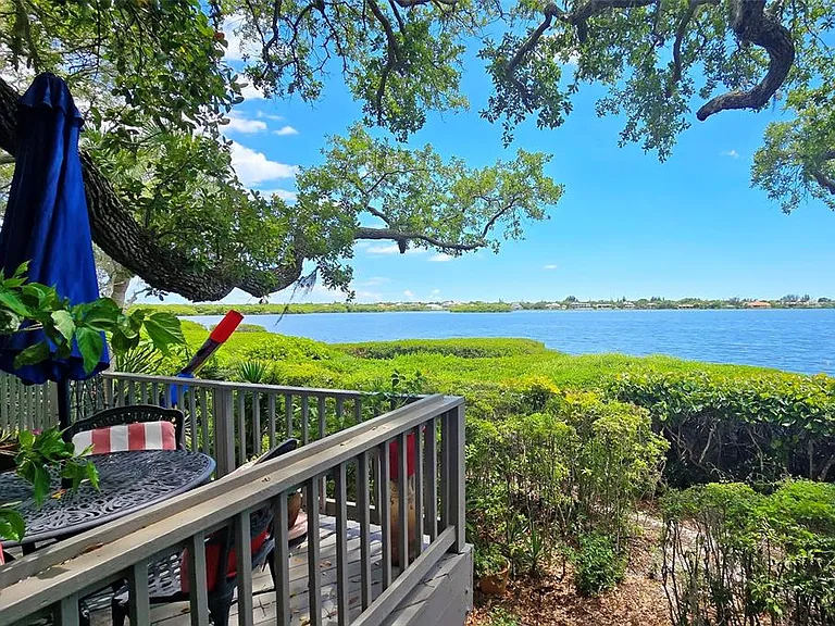 1335 Landings Dr #9 — Photo 4