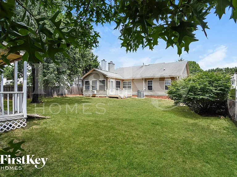 2055 Ardmore Village Ln — Photo 18