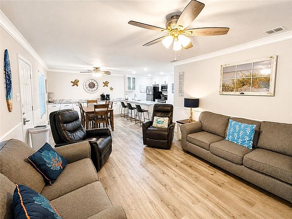 3rd image of 14921 Windward Dr APT 204