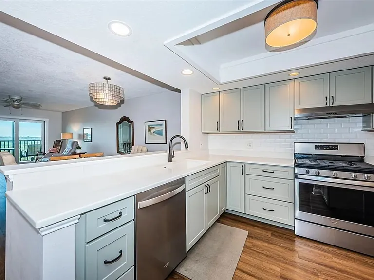 5400 Park St N #Penthouse 10 — Photo 9
