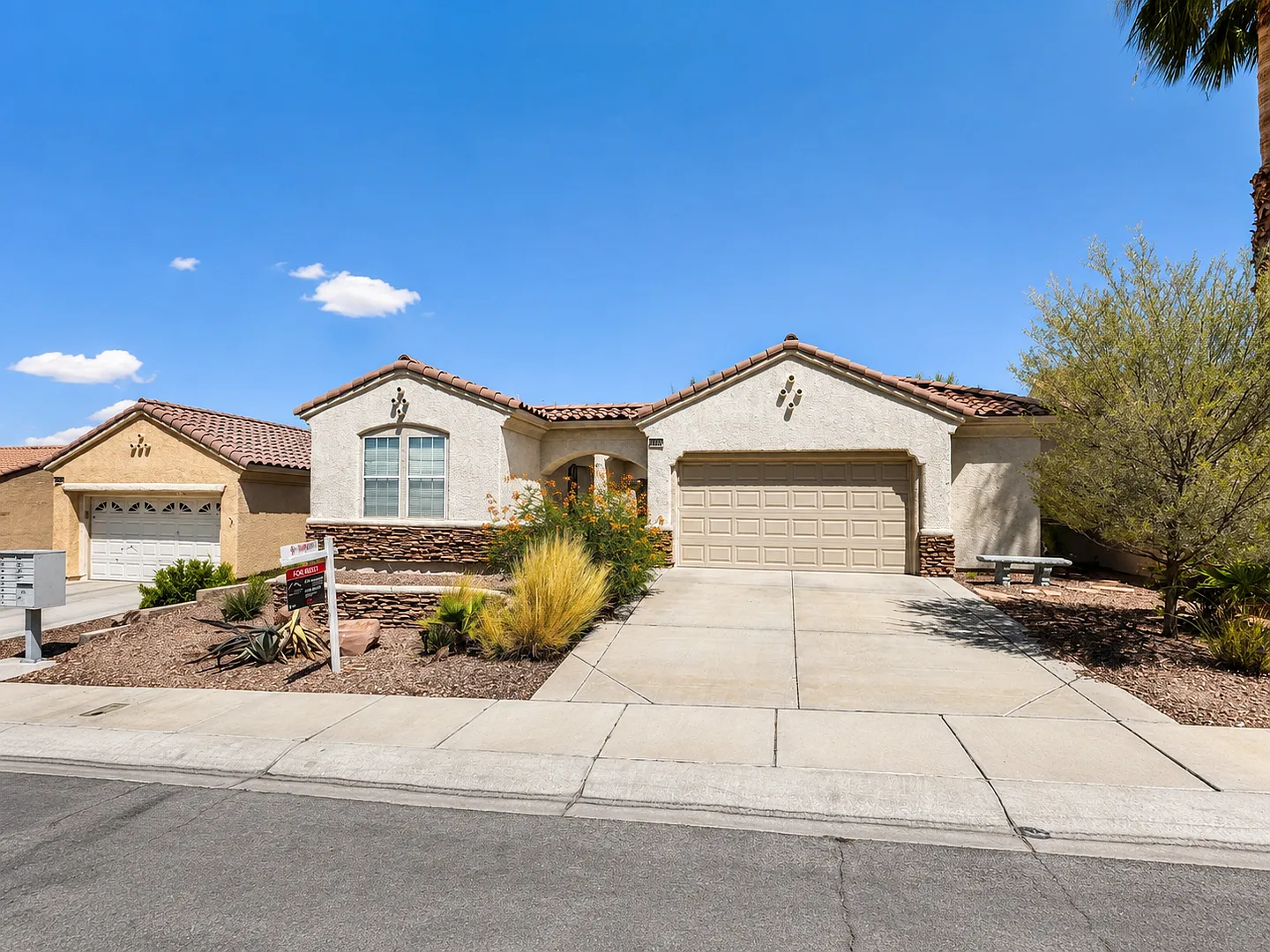 Single Story 3-Bedroom Home in 55+ Community with Putting Green — Photo 4