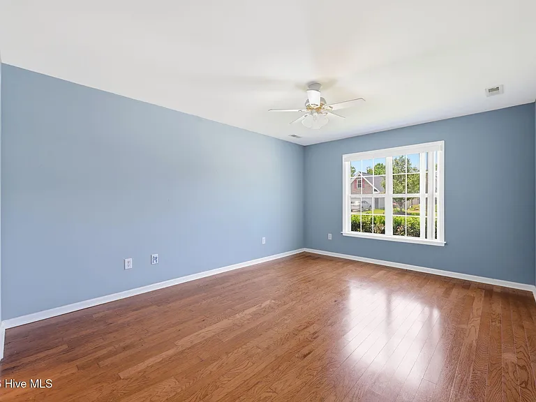 106 Lakeside Green Dr — Photo 15