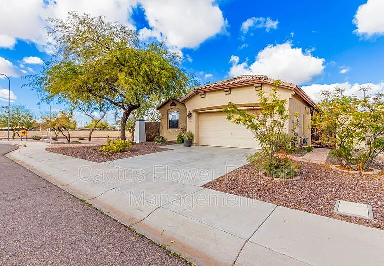 2624 W Beautiful Ln — Photo 2