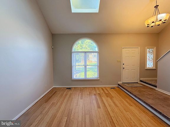 5th image of 7000 Koufax Ct