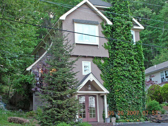 French Country Manor in Pinecliff Lake