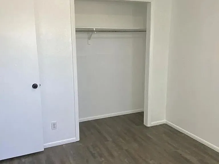 302 Texas St NE — Photo 4