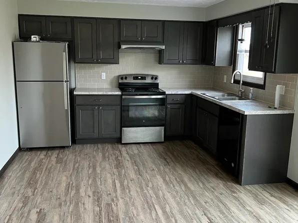 13483 Kent Ave NE, Hartville, OH 44632