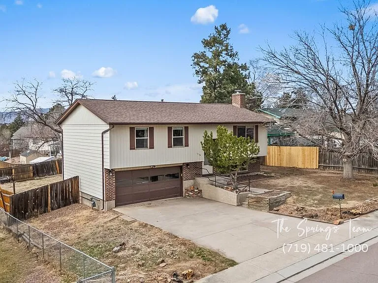 1730 Hathaway Dr — Photo 2