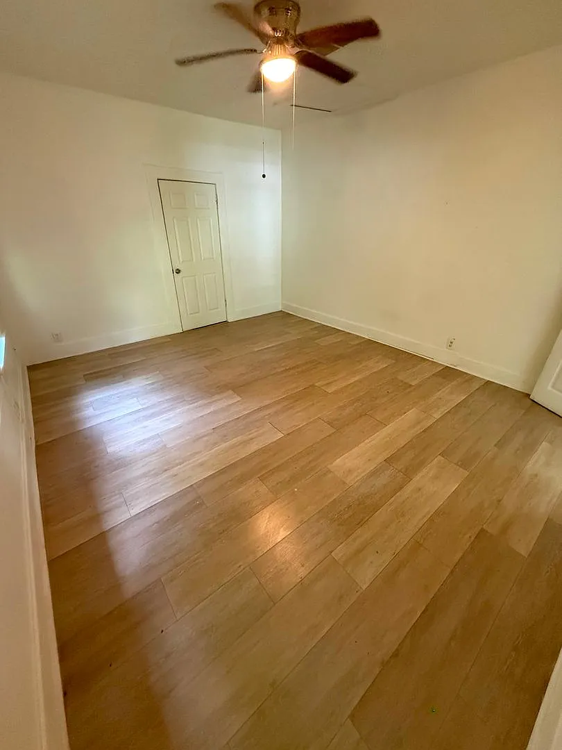 House For Rent - 1380 Live Oak St, Beaumont, TX 77703 — Photo 4