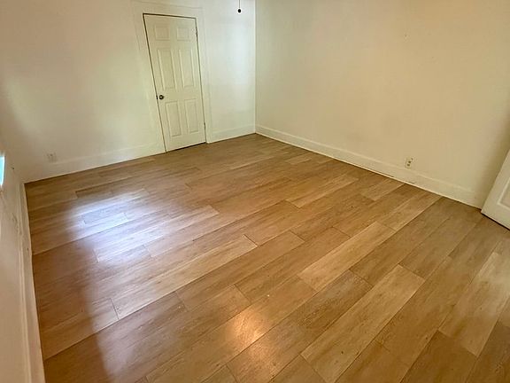 4th image of 1380 Live Oak Ave