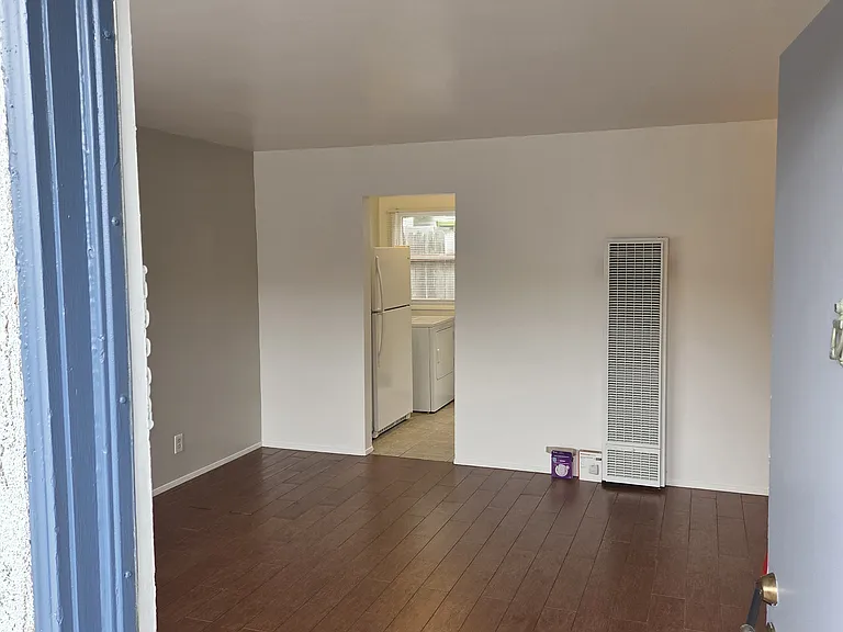 445 E Scott St #2 — Photo 3