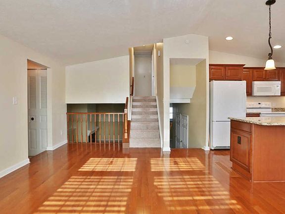 4th image of 6561 Brock St