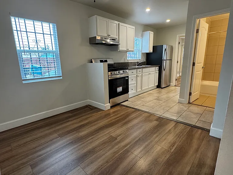 8765 S San Pedro St #1/2 — Photo 3