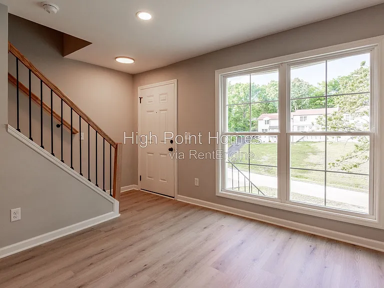 400 Gallery Ln #B-7 — Photo 8