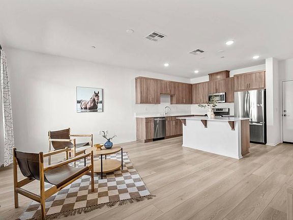 5th image of 348 Sweet Pl